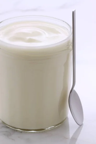 Pyszne Pożywne Zdrowe Świeże Jogurt Pot Wzór Włoski Carrara Marmuru — Zdjęcie stockowe