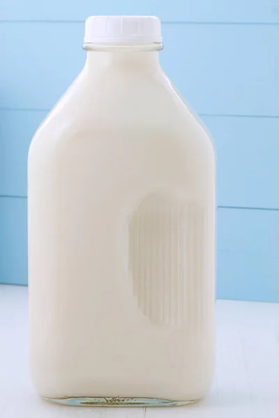 Pyszne Świeże Mleko Jednym Podstawowych Źródeł Pożywienia — Zdjęcie stockowe