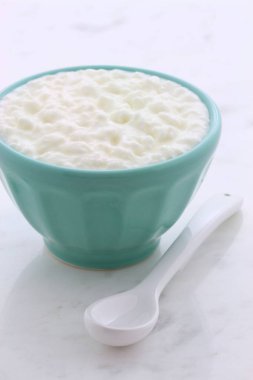 Lezzetli, besleyici ve sağlıklı taze peynir vintage carrara mermer ayarı hakkında.