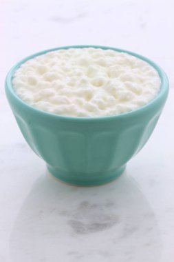 Lezzetli, besleyici ve sağlıklı taze peynir vintage carrara mermer ayarı hakkında.