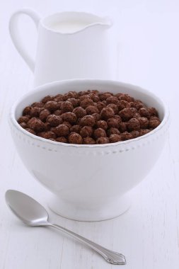 lezzetli ve besleyici kepekli ve yulaf Çikolatalı gevrek, flavorful, komik ve sağlıklı çocuklar kahvaltı için ek 