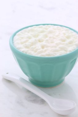 Lezzetli, besleyici ve sağlıklı taze peynir vintage carrara mermer ayarı hakkında.