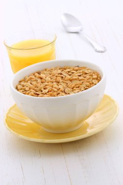 lezzetli ve besleyici kahvaltı müsli veya granola tahıl hafif kızarmış.