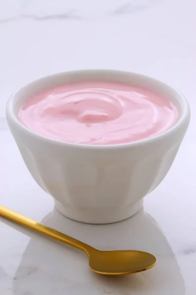 Läckra Franska Vaniljsås Stil Yoghurt Med All Frukt Blandad Släpper — Stockfoto