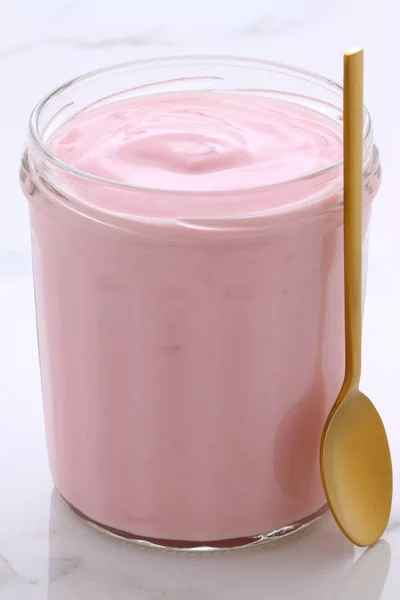 Läckra Franska Vaniljsås Stil Yoghurt Med All Frukt Blandad Släpper — Stockfoto