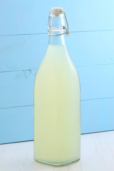 Νόστιμα Και Θρεπτικά Βιολογική Λεμονάδα Vintage Μπουκάλι Και Ποτήρι — Φωτογραφία Αρχείου