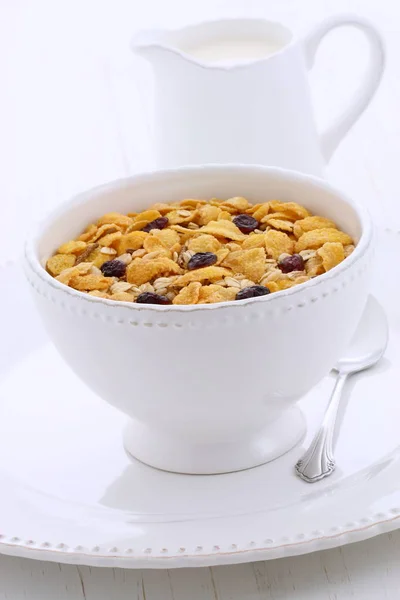 맛있고 영양가 가볍게 구운된 Muesli 시리얼 빈티지 스타일링에 — 스톡 사진