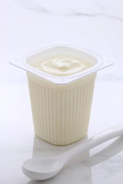 Delicioso Nutritivo Saudável Copo Iogurte Liso Fresco Vintage Italiano Carrara — Fotografia de Stock