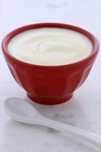 Delicioso Nutritivo Saludable Yogur Fresco Ajuste Mármol Carrara Vintage —  Fotos de Stock