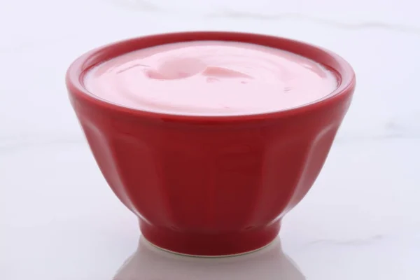 Artisan Långsam Spottas Grekiska Strawberry Yoghurt Med Massor Frukt Och — Stockfoto