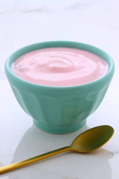 Läckra Franska Vaniljsås Stil Yoghurt Med All Frukt Blandad Släpper — Stockfoto