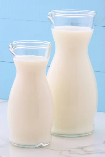 Вкусное Свежее Молоко Один Основных Источников Питания Винтажном Итальянском Каррарском — стоковое фото