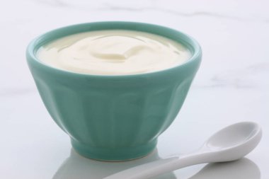 lezzetli, besleyici ve sağlıklı taze yoğurt vintage İtalyan carrara mermer ayarı hakkında.