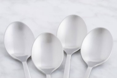antika carrara mermer üzerinde tarz gümüş kaşık seti
