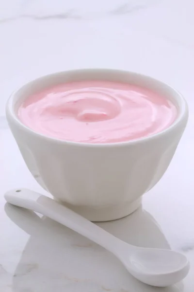 Heerlijke Franse Vla Stijl Yoghurt Met Alle Vruchten Gemengd Binnen — Stockfoto