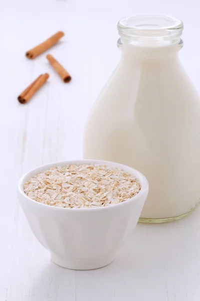Delicious Nutritious Healthy Fresh Oats Vintage White Wood Setting — Stock Photo, Image