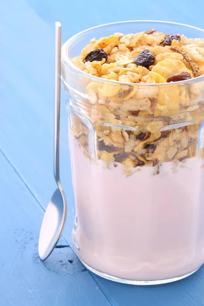 Heerlijke Gezonde Parfait Gemaakt Met Romige Yoghurt Crunchy Muesli Muesli — Stockfoto