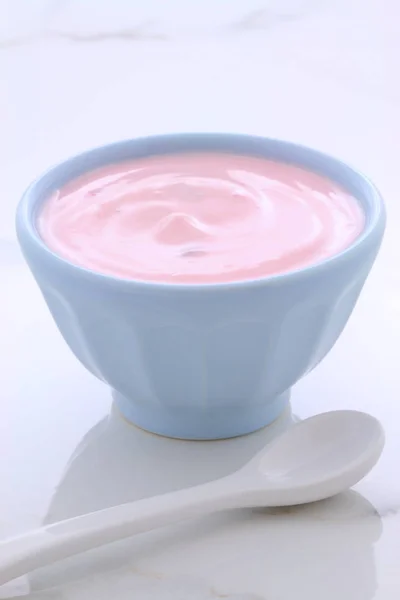 Läckra Franska Vaniljsås Stil Yoghurt Med All Frukt Blandad Släpper — Stockfoto