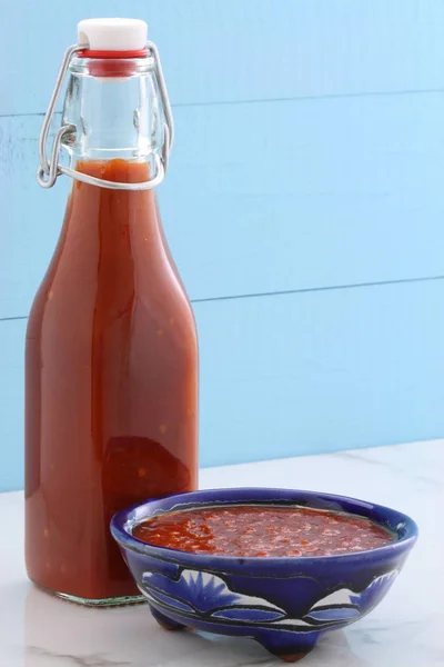 Artisan Mexican Red Hot Sauce Retro Vintage Carrara Marble Setting — Stock Photo, Image