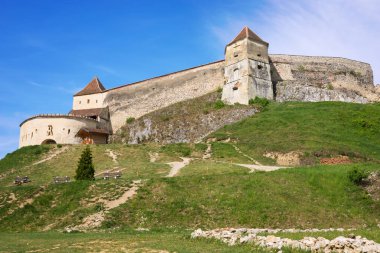 Romanya 'nın Brasov kentindeki Rasnov şatosuna bak