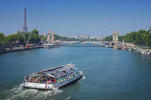 Paris France May 2018 Touristic Boat Tourists Sailing Seine River — Stock Photo, Image