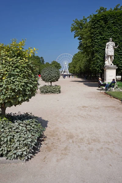 Paris França Maio 2018 Pessoas Desfrutando Jardim Das Tulherias Final — Fotografia de Stock