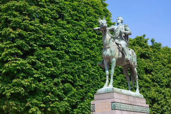 Paříž Francie Května 2018 Bronzová Jezdecká Socha Simon Bolivar Paříži — Stock fotografie