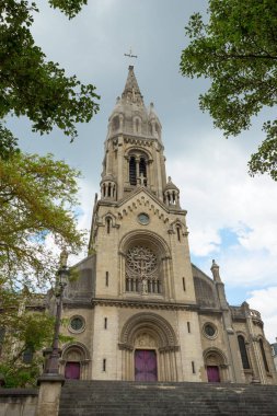Paris,Fransa'da Menilmontant Kutsal Haçı Our Lady Kilisesi (Örneğin Notre Dame de la Croix de Menilmontant)