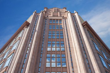 Kiev, Ukrayna - 13 Mayıs 2018: Khreschatyk'nin merkezinde ünlü bir merkez mağazanın (Tsum) yeni binası