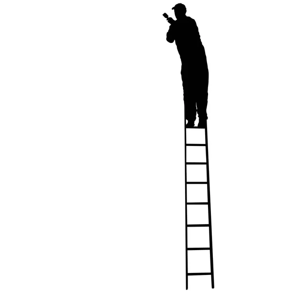 Beyaz arka plan üzerinde merdiven tırmanma siluet işçi — Stok Vektör