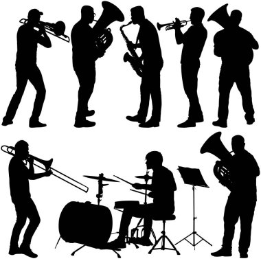 Trombon, davulcu, tuba, trompet, saksafon, beyaz bir arka plan üzerinde oynarken müzisyen set silüeti