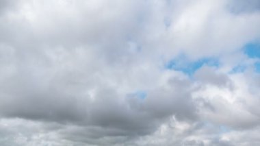 Zaman atlamalı bulutlu sabah gökyüzü, doğa arka plan.