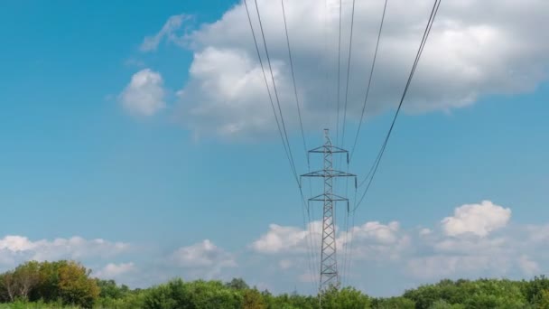 Tijd Lapse Bewolkte Ochtend Hemel Een Hoogspanningslijn — Stockvideo