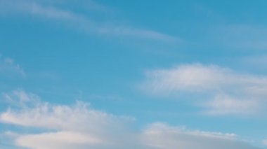 Zaman atlamalı bulutlu sabah gökyüzü, doğa arka plan.