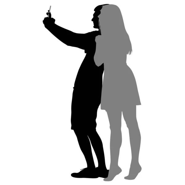 Silhuetas homem e mulher tomando selfie com smartphone no fundo branco. Ilustração vetorial — Vetor de Stock