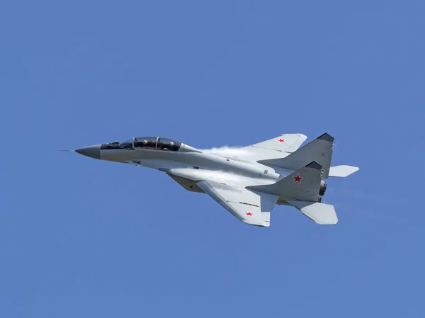 Moskwa Rosja Zhukovsky Airfield 31 sierpnia 2019: Aerobatic MiG-29 wykonujący lot pokazowy międzynarodowego salonu lotniczego MAKS-2019 — Zdjęcie stockowe