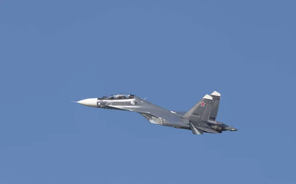 Moscow Russia Zhukovsky Airfield 31 August 2019: aerobatic Su-30 perfoming demonstration flight of the international aerospace salon MAKS-2019 — Stock Photo, Image