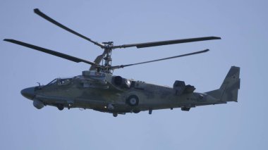 ZHUKOVSKY, RUSSIA - SEPTEMBER 01, 2019: Kamov Ka-52 Timsah saldırı helikopteri MAKS-2019, Rusya.