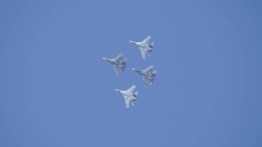 Moskova Rusya Zhukovsky Havaalanı 31 Ağustos 2019: Uluslararası havacılık salonu MAKS-2019 Su-30 uçakları üzerinde 