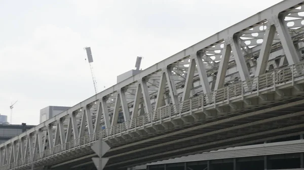 Железнодорожный мост через Москву для поездов метро — стоковое фото