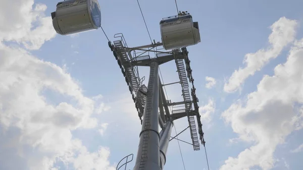 Moskau, Russland - 25. Juli 2019: Moskauer Seilbahn im Luschniki — Stockfoto