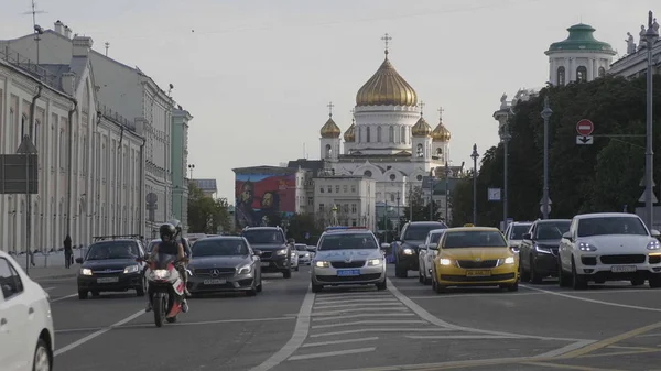 MOSCÚ, RUSIA, 27 de mayo de 2019: Iglesia Ortodoxa de Cristo Salvador. Moscú. En día de primavera — Foto de Stock