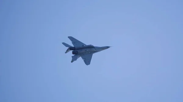 Moscow Russia Zhukovsky Airfield 31 agosto 2019: voo de demonstração de perfoming aeróbico MiG-29 do salão aeroespacial internacional MAKS-2019 — Fotografia de Stock