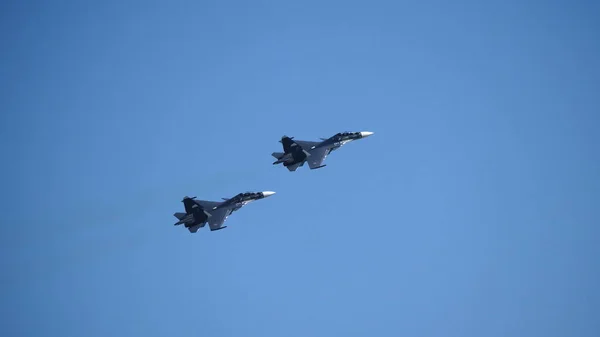 モスクワロシアZhukosky飛行場31 8月2019:国際航空宇宙サロンのエアロビクスSu-30飛行MAKS-2019 — ストック写真