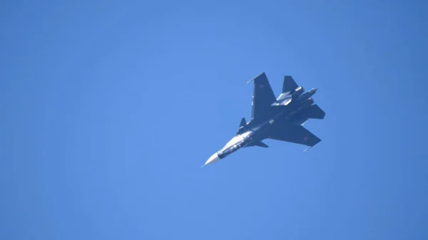 Mosca Russia Zhukovsky Airfield 31 agosto 2019: volo dimostrativo aerobatico Su-30 del salone aerospaziale internazionale MAKS-2019 — Foto Stock