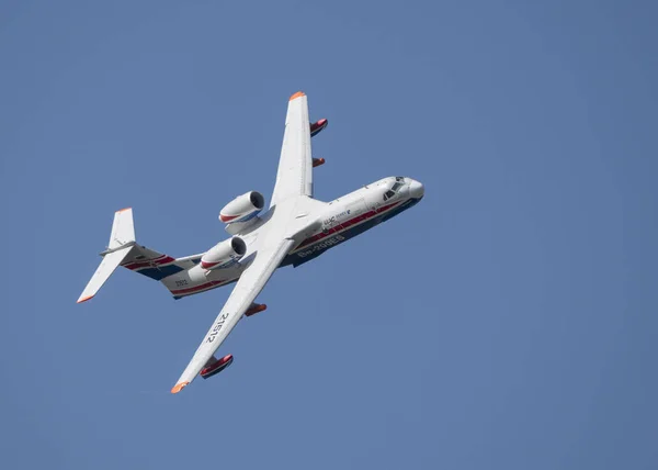 Moskau Russland Flugplatz Schukowski 31. August 2019: Demonstrationsflug eines Düsenamphibienflugzeugs vom Typ MAKS-200 des internationalen Luft- und Raumfahrtsalons MAKS-2019 — Stockfoto