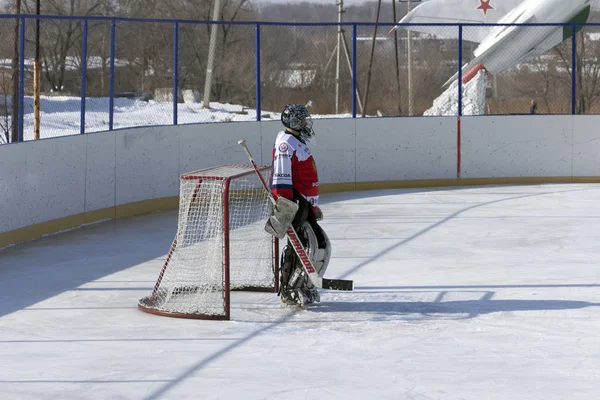 ARSENYEV, RUSSIE - 22 FÉVRIER : Hockey sur glace, le match des équipes régionales amateurs le 22 février 2016 à Arsenyev, Russie . — Photo