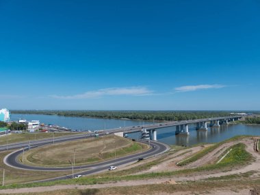 Barnaul Rusya girişinde arabalı köprü