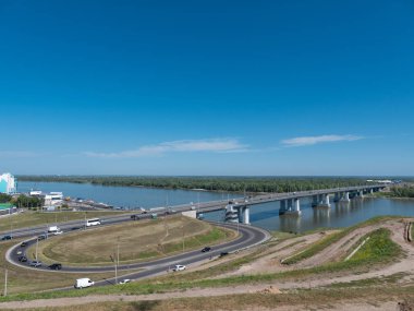 Barnaul Rusya girişinde arabalı köprü