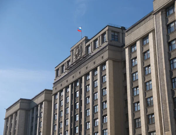 Fasáda Státní dumy, budova parlamentu Ruské federace, orientační bod ve střední Moskvě — Stock fotografie